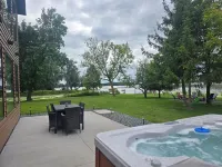 New Modern Lakefront Cabin on West Rush Lake