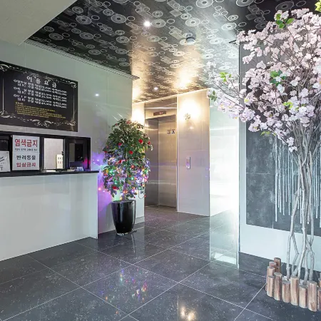 S Hotel