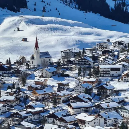 Chalet in Berwang with Ski-in/Ski-Out Access Отели в г. Гемайнде Берванг