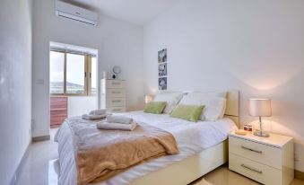 Waterfront Gozo Stay Overlooking Marsalforn Bay