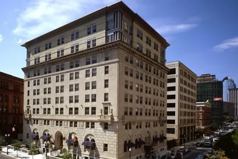 호텔 AKA 백 베이