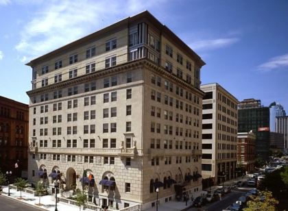 호텔 AKA 백 베이