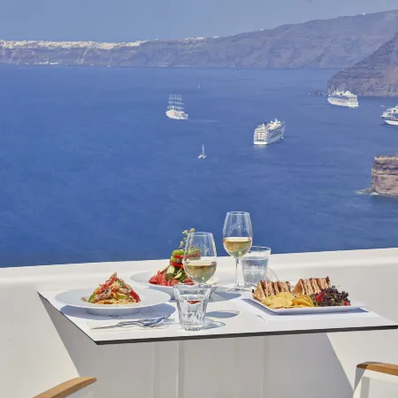 Alti Santorini Suites - Caldera View Отели рядом с достопримечательностью «Порт Санторини»