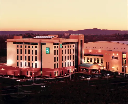 Embassy Suites by Hilton at Hot Springs Convention Center - bar