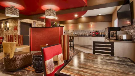 Best Western Plus Jackson Downtown-Coliseum Отели рядом с достопримечательностью «Государственный университет Джексон»