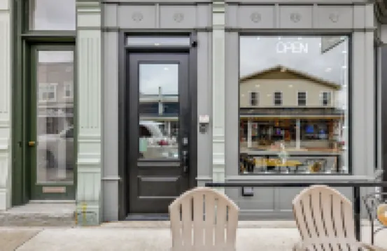 Luxurious 'litfin Loft' - Walk to Main St Akron