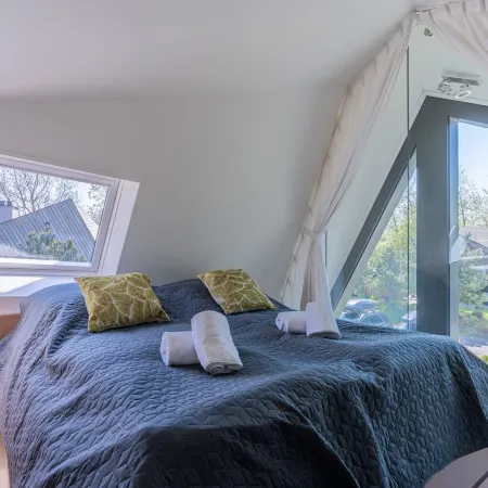 Charming 8-person Villa With hot tub Near the Forest
