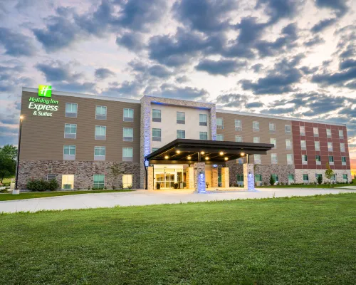 Holiday Inn Express & Suites Cedar Rapids NE - Marion by IHG Hotels in Marion