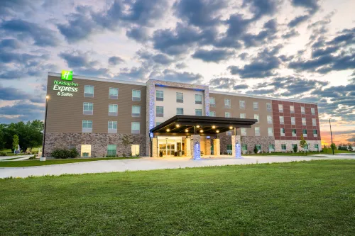 Holiday Inn Express & Suites Cedar Rapids NE - Marion by IHG Hotels in Linn County