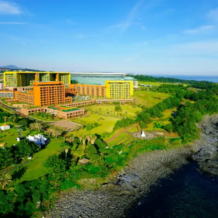 Jeju Booyoung Resort Отели рядом с достопримечательностью «Музей медведей Джоан»