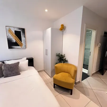 Peravi Suites at the Signature