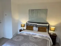 Love and Peace, Petts Wood Hotels in Orpington