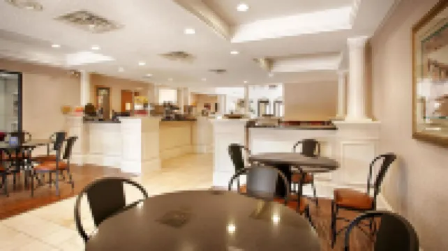 コンフォート スイーツ プレイノ イースト - リチャードソン