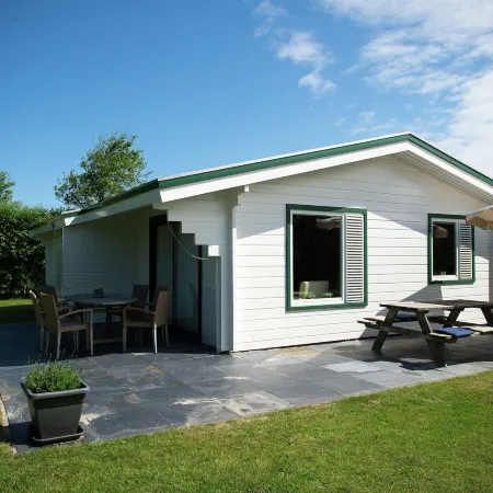 Wooden Bungalow with Dishwasher Near the Beach