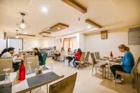 FabHotel Prime Royal Castle - Nr Coimbatore North Railway Station - Breakfast