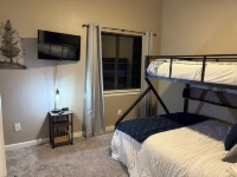 Lovely Downtown Condo, Walk to Historic Downtown!