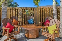 New Pool!!!! and Tropical Landscape! 3 Bedroom 3 Bath House Near Barefoot Beach