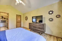 Pagosa Springs Home w/ Deck & Grill, Walk to Town! - Balkoner