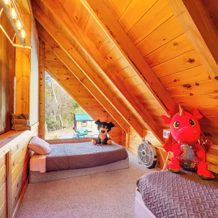 Cozy Family Cabin w/ Hot Tub - 10 Mi to App State!