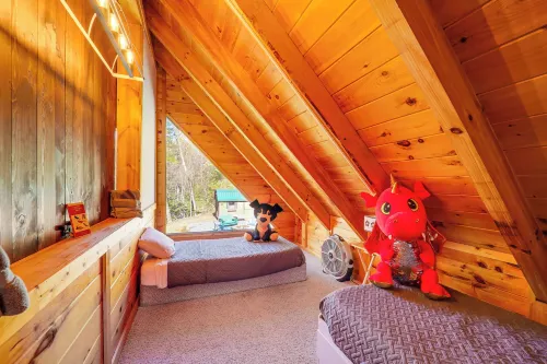 Cozy Family Cabin w/ Hot Tub - 10 Mi to App State! - 3-stjärniga