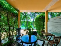 Apartment in Monflanquin by Scenic Lake モンフランカンのホテル
