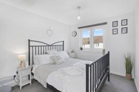 Cozy Edinburgh 2BR with CAR parking
