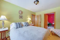 2 Mi to Main Street! Cozy Burlington Guest Suite - Apartments