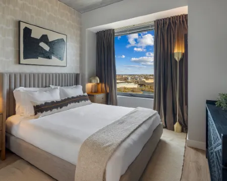 Stylish 1BR in Assembly Square | Pool, Gym & Views Hotels in Somerville