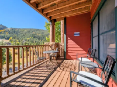 Panoramic Mountain Views and Cozy Comfort - Stunning Ski Retreat