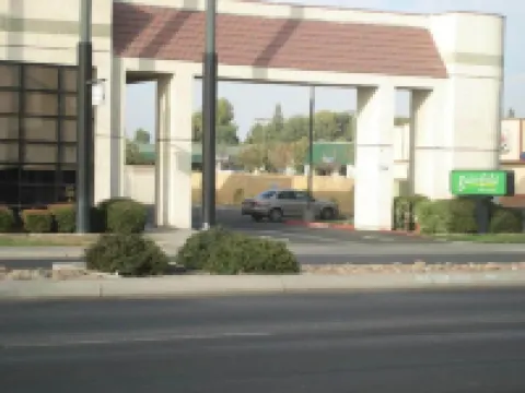 Studio 6 Bakersfield, CA - South