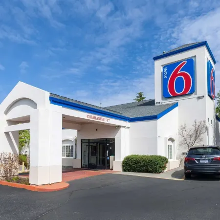 Motel 6 Auburn, CA