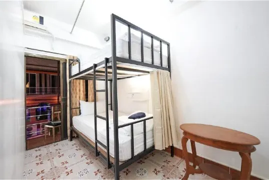 Private Bunk Bed AC Sleep 2 Person With Share Bathroom