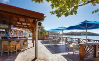 Divi Little Bay Beach Resort - bar