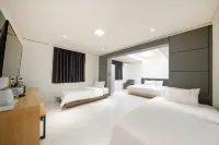 Suncheon Sloth Hotel - parking