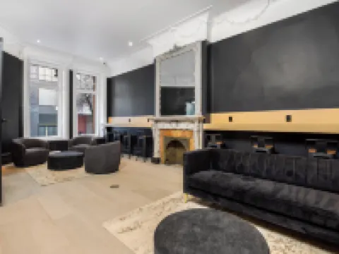 Capsule residence Hotels in Montreal