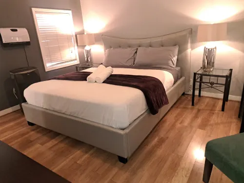 Amazing 3 bedrooms with 3  bedroom apt in the center of Beverly Hills - Homestays