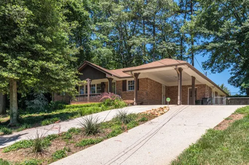 3926 Pineview, Smyrna - Country Houses