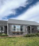 Mid island oasis with large pool and outdoor entertainment area. Pet friendly! - Pool