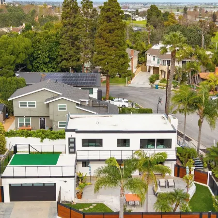 Seal Beach Escape by Avantstay Modern Home + Fireplace Prvte Courtyard + Walk to Beach + Dining