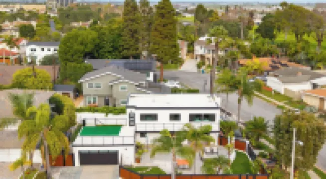 Seal Beach Escape by Avantstay Modern Home + Fireplace Prvte Courtyard + Walk to Beach + Dining - Wifi