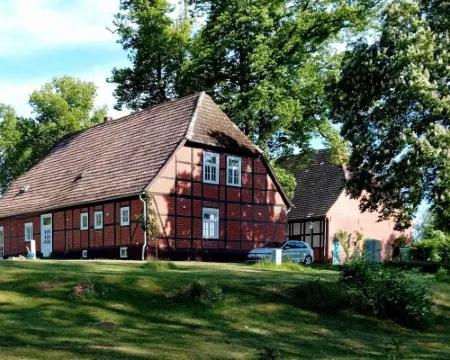 Historisches 5 Gutshaus am Fluss mit Panoramablick und Riesigem Grundstück Hotels in Lenzen