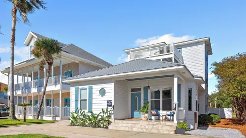 7bdr w/ Private Pool, Hot Tub, Fire Pit, Walk to Beach Tidal Wave by Avantstay - Country Houses