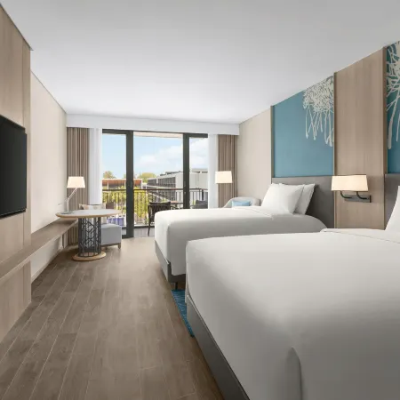 Courtyard by Marriott Phuket Chalong Bay Resort Отели рядом с достопримечательностью «Смотровая башня Khao-Khad»