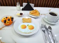Hotel CGH Travel Inn Airport - breakfast