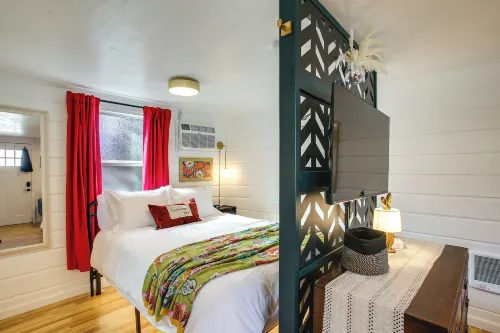 Unit 3: Updated Studio Near Downtown Dining - Apartments