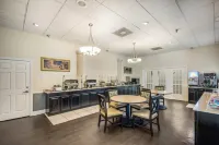 Clarion Inn & Suites Central Clearwater Beach - breakfast