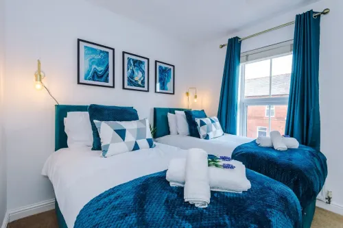 Stunning Home Perfect for Groups Free Parking - balcony
