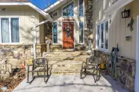4Bedroom Vacation Home Just 4 Minutes to the Island at Pigeon Forge Heated Pool - Private Pools