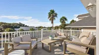 7bdr w/ Private Pool, Hot Tub, Fire Pit, Walk to Beach Tidal Wave by Avantstay - Country Houses