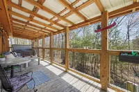 Romantic Red River Gorge Cabin w/ Hot Tub, Pond Views & Dog Friendly